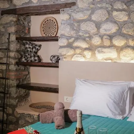 Pyxari 4* 칼람파카